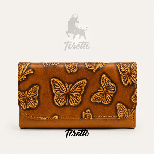 Billetera Aura de Toretto Cueros en cuero mostaza con diseño Mariposa Visos, vista frontal